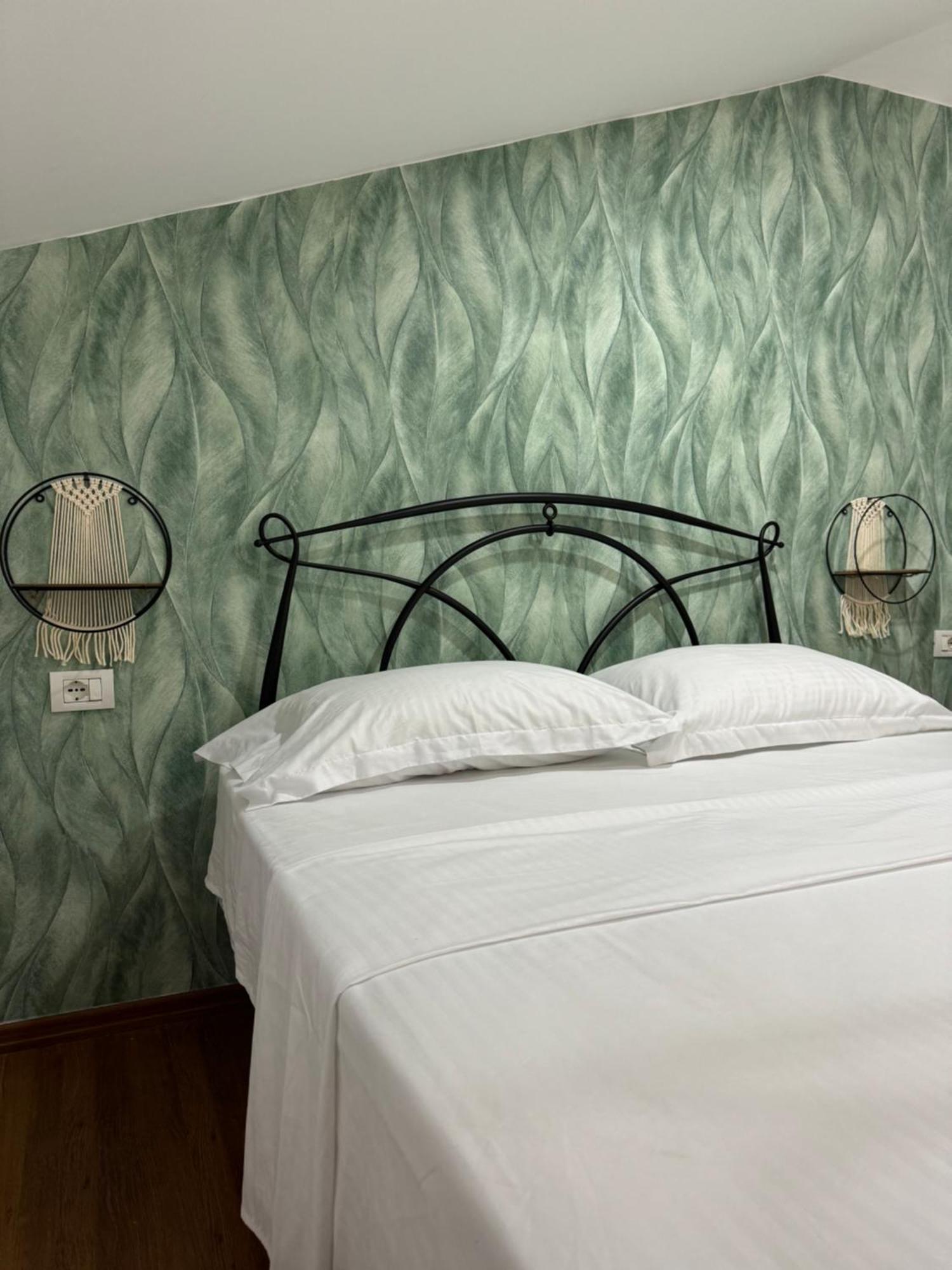 Guest House Himaj Berat Kültér fotó